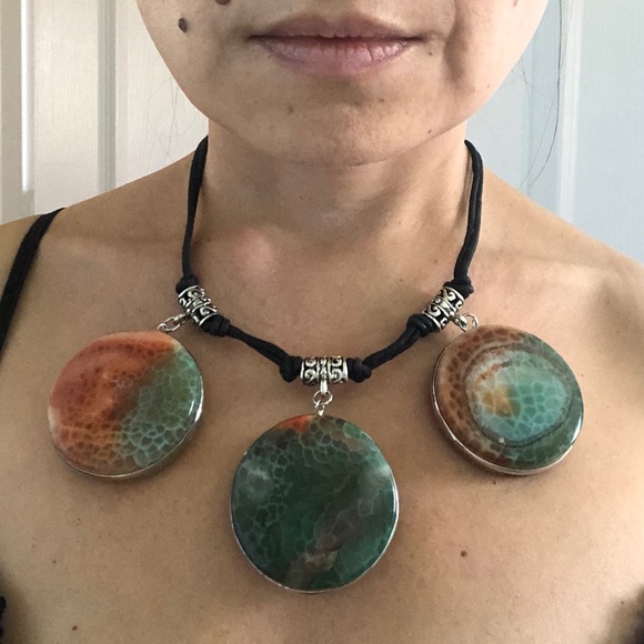 High-quality glass simulated stone choker - Picture 3 of 4